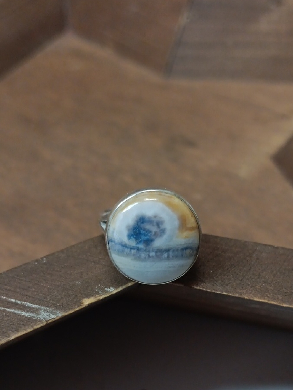 Round Ring with Blue and Cream Scheelite Stone 925 Sterlinh Silver